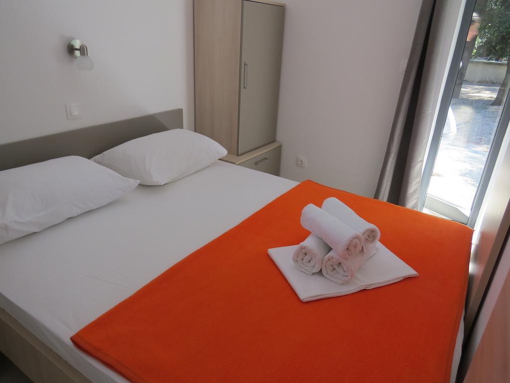 Camping Mia Bungalow&Mobile Home Biograd Na Moru Ruang foto